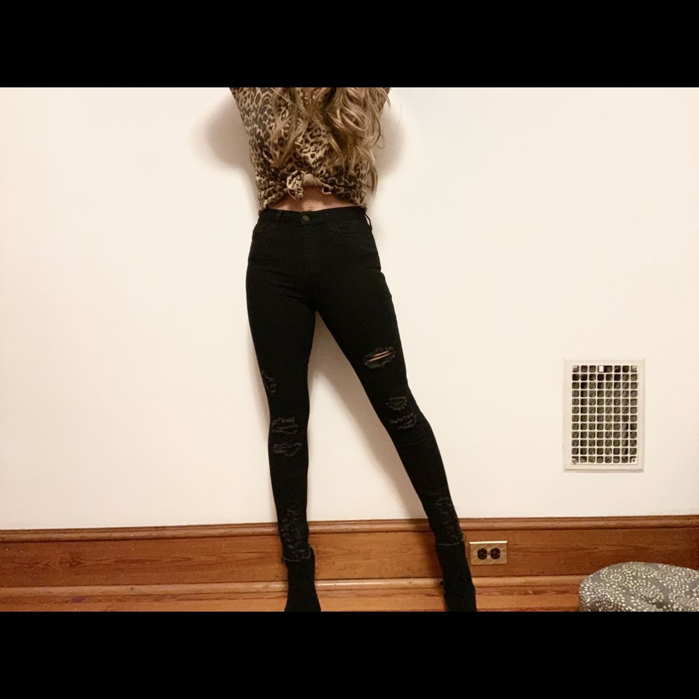 Ripped NWOT Hollister Skinny black jeans